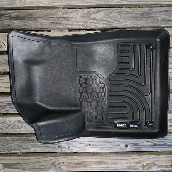 Husky Brand all weather rubber mats for 2018 Jeep Cherokee. In great condition - Picture 4 of 4